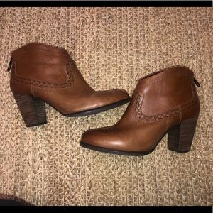 UGG LEATHER WESTERN BOOTS WOMENS SIZE 8